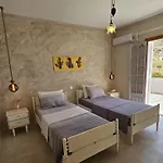 Zephyrus Sunset House. Amazing View And Privacy! Holiday home Agkidia